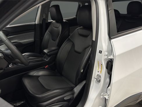 Used 2022 Jeep Compass Latitude AWD/4WD image 9