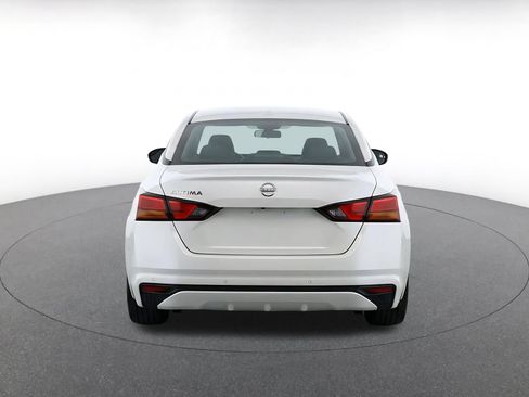 Used 2025 Nissan Altima 2.5 SV FWD image 8