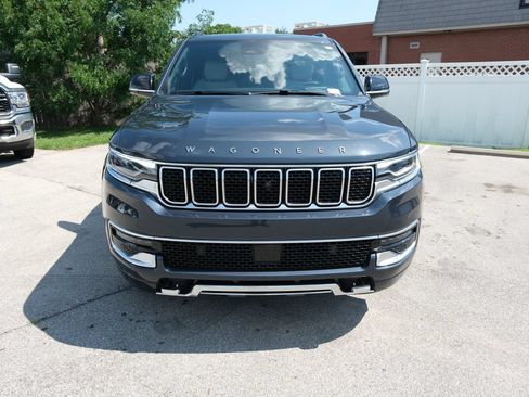 Used 2025 Jeep Wagoneer Series III w/ Premium Group I AWD/4WD image 10