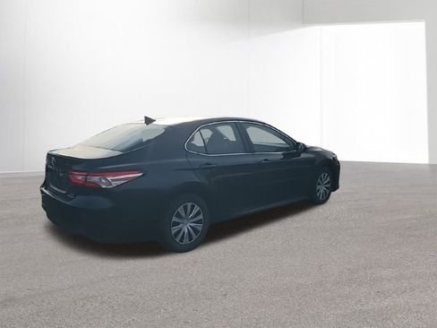 Used 2020 Toyota Camry LE image 9