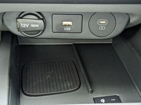 Certified 2025 Hyundai Elantra SEL FWD image 23