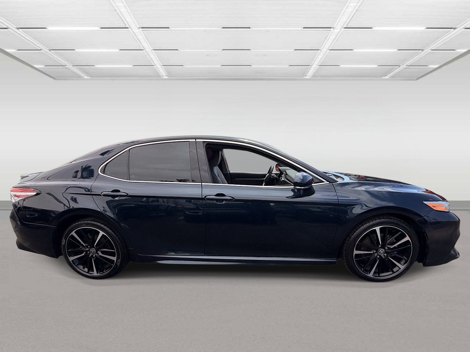 Used 2020 Toyota Camry XSE w/ Carpet Mat Package FWD image 5