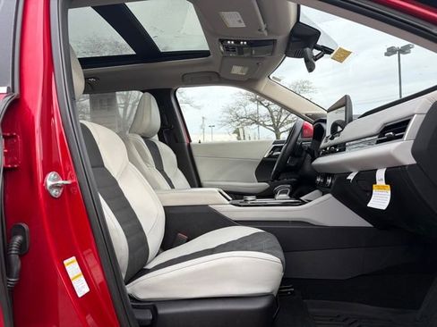 Used 2025 Mitsubishi Outlander SE image 9