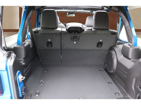 New 2026 Jeep Wrangler Unlimited Sahara AWD/4WD image 18