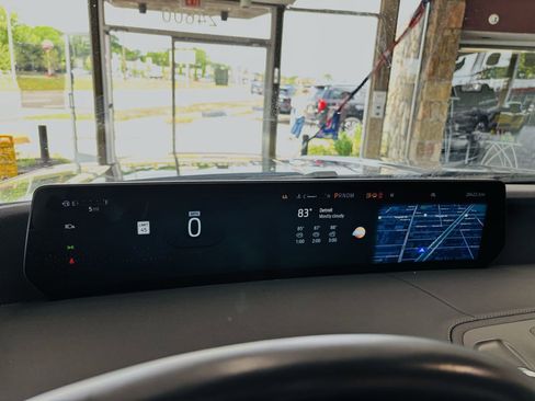 Used 2025 Ford Expedition Platinum w/ Driver's Package AWD/4WD image 48