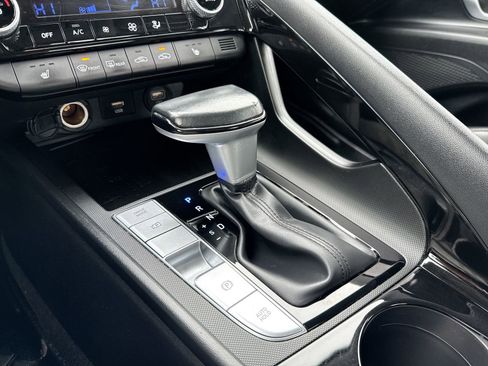 Used 2023 Hyundai Elantra Limited w/ Preferred Accessory Package image 21