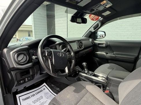 Used 2019 Toyota Tacoma TRD Off-Road image 13