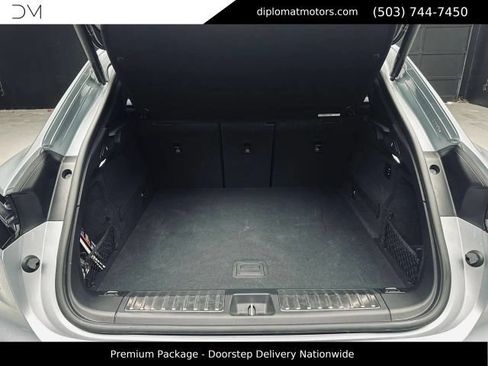 Used 2025 Porsche Macan 4 Electric w/ Premium Package AWD/4WD image 45