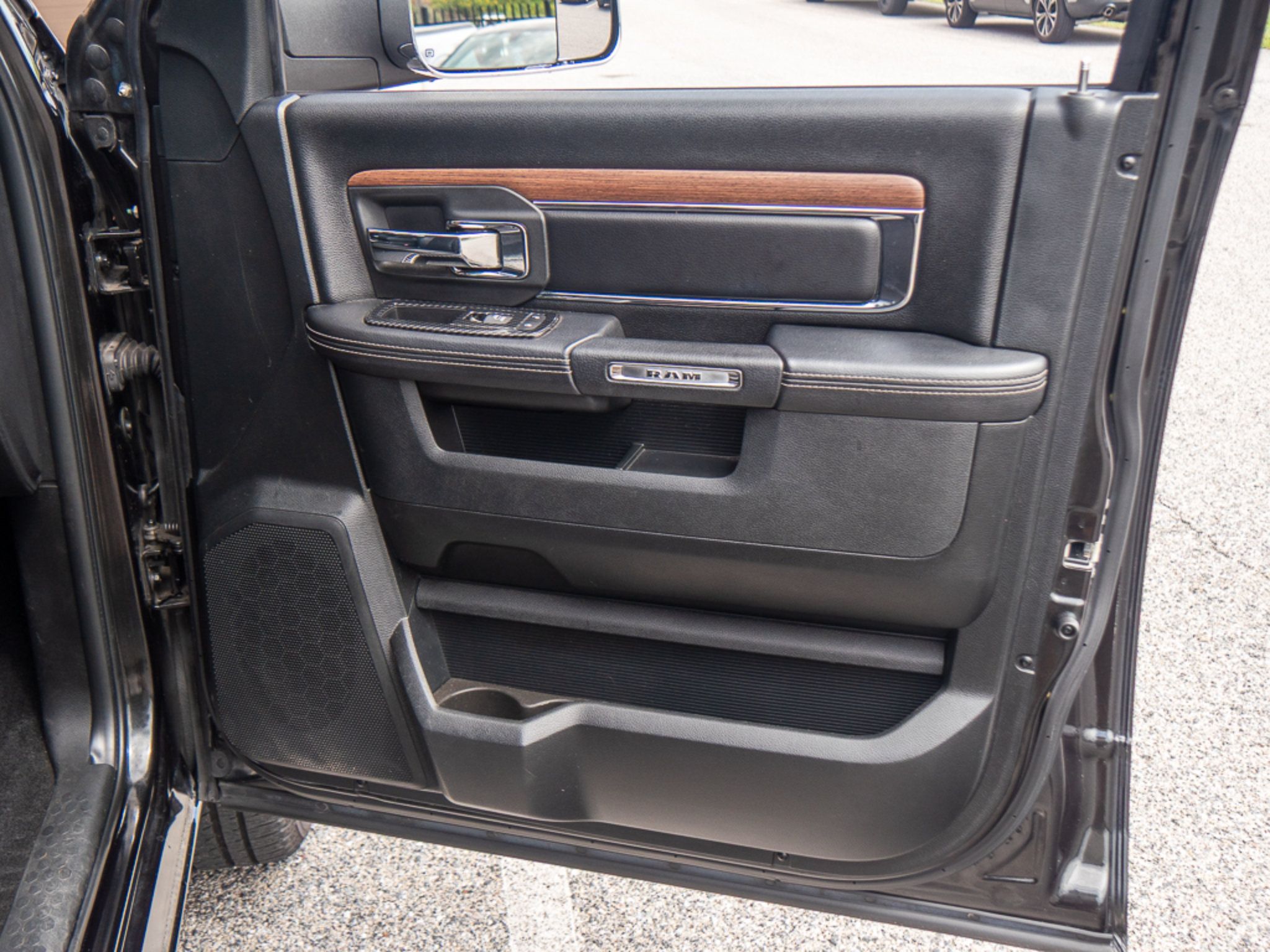 Used 2017 RAM 1500 Laramie AWD/4WD image 17