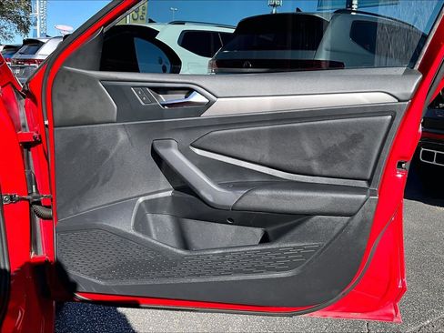 Used 2019 Volkswagen Jetta SE w/ Cold Weather Package image 23