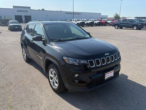 Used 2024 Jeep Compass Latitude AWD/4WD image 8