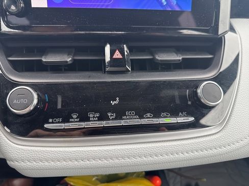 Used 2023 Toyota Corolla SE w/ Carpet Mat Package (TMS) image 22