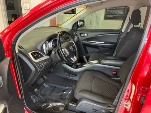 Used 2020 Dodge Journey SE w/ SE Popular Equipment Group image 16