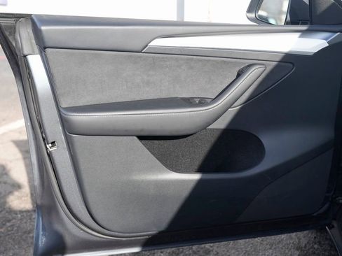 Used 2023 Tesla Model Y 2WD image 23