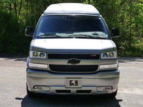 Used 2025 Chevrolet Express 2500 w/ Driver Convenience Package image 5