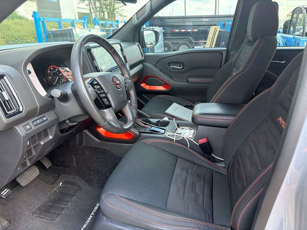 Used 2025 Nissan Frontier Pro-X RWD image 3