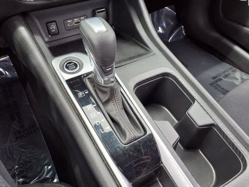 Used 2024 Nissan Sentra SV FWD image 11