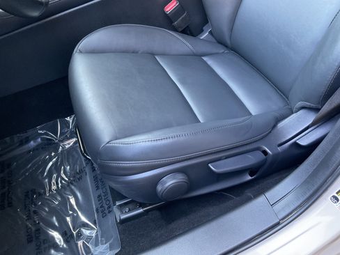 Used 2024 MAZDA MAZDA3 s FWD image 26