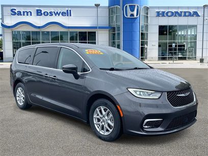 Used 2023 Chrysler Pacifica Touring-L