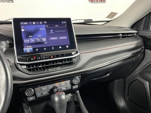 Used 2022 Jeep Compass Trailhawk w/ Trailhawk Convenience Group AWD/4WD image 19