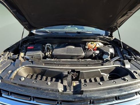 Used 2021 Chevrolet Suburban LT w/ Rear Media and Nav Package image 33