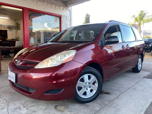 Used 2008 Toyota Sienna LE image 2