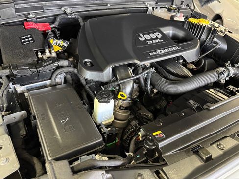 Used 2021 Jeep Wrangler Unlimited Sport image 33