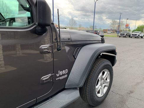 Used 2020 Jeep Wrangler Sport AWD/4WD image 17