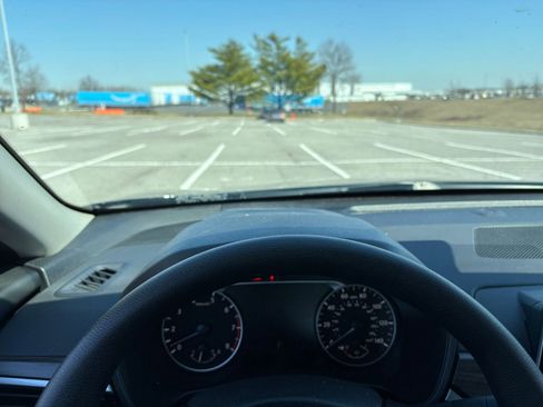 Used 2025 Nissan Altima 2.5 SV image 34