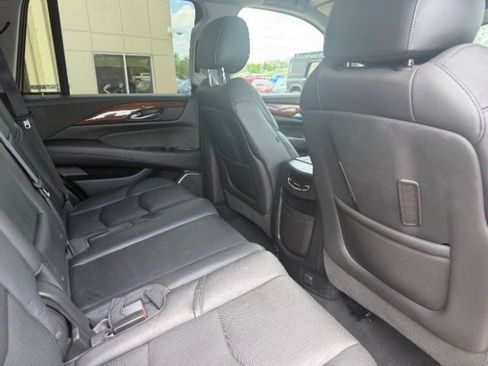 Used 2016 Cadillac Escalade Luxury AWD/4WD image 15