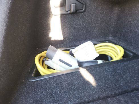 Used 2018 BMW 330e image 33