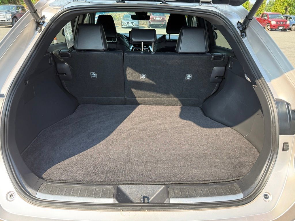 Used 2024 Toyota Venza XLE AWD/4WD image 24