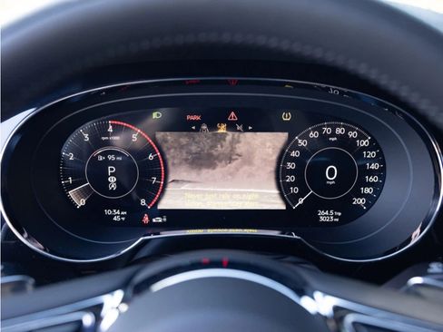 Certified 2024 Bentley Bentayga Extended Wheelbase image 40