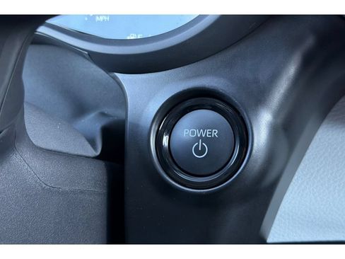 Used 2025 Toyota Sienna XLE FWD image 25