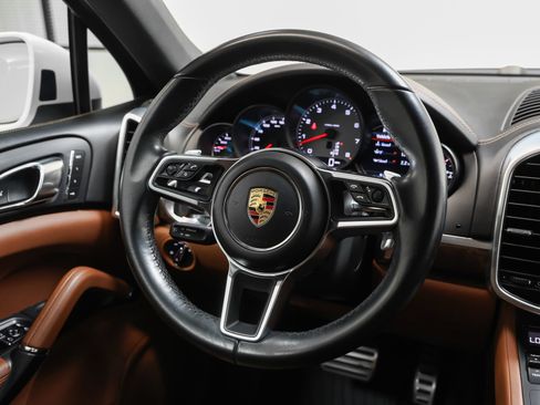 Used 2017 Porsche Cayenne S AWD/4WD image 35