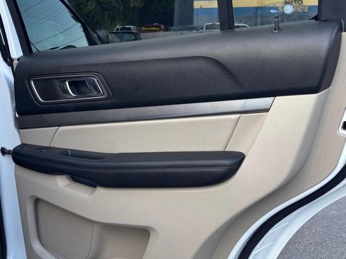 Used 2018 Ford Explorer XLT w/ Equipment Group 202A image 19