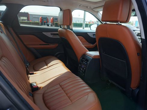 Used 2019 Jaguar F-PACE Portfolio AWD/4WD image 23