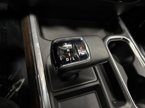 Used 2025 GMC Sierra 1500 Elevation image 21