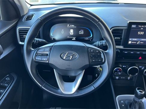 Used 2023 Hyundai Venue SEL image 18
