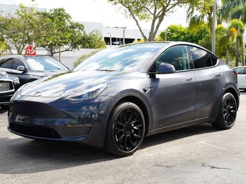 Used 2024 Tesla Model Y Long Range AWD/4WD image 3