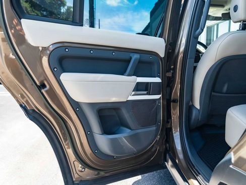 Used 2023 Land Rover Defender 110 S image 27