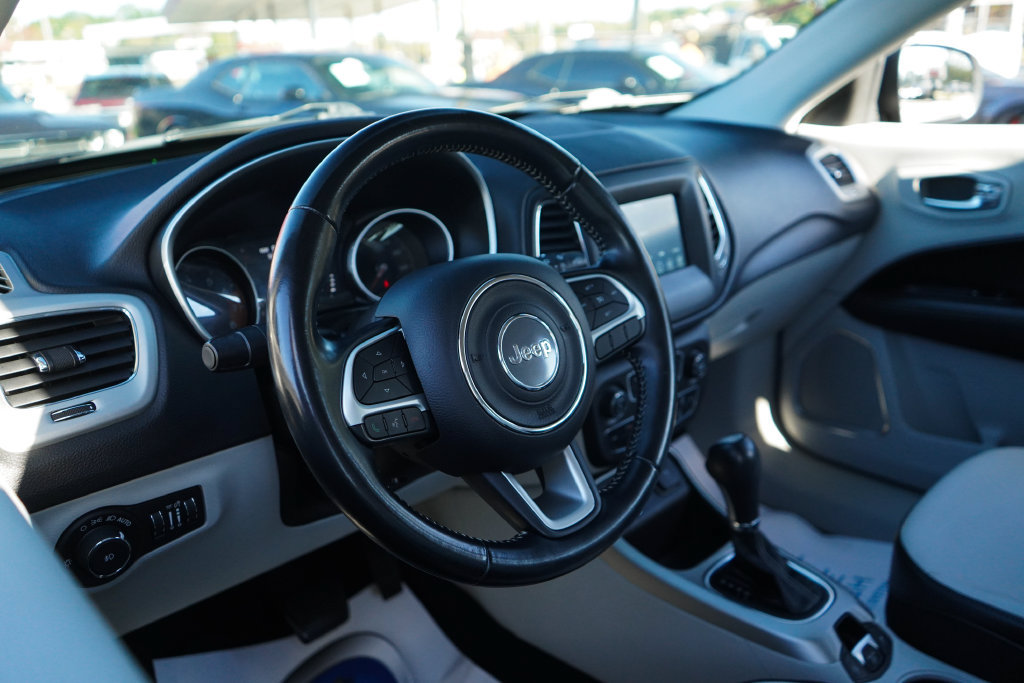 Used 2020 Jeep Compass Latitude FWD image 5