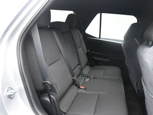 Used 2025 Toyota 4Runner SR5 AWD/4WD image 23
