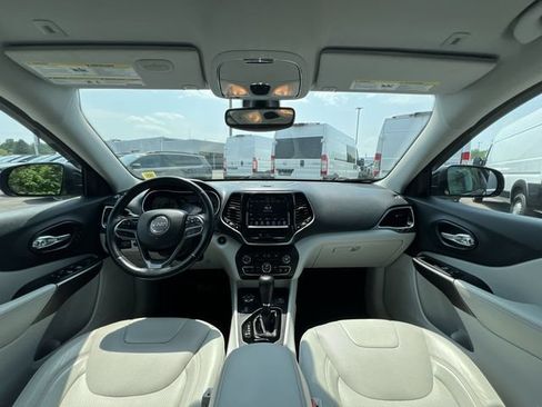 Used 2019 Jeep Cherokee Limited AWD/4WD image 10