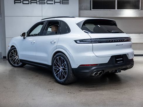 Certified 2026 Porsche Cayenne S AWD/4WD image 3