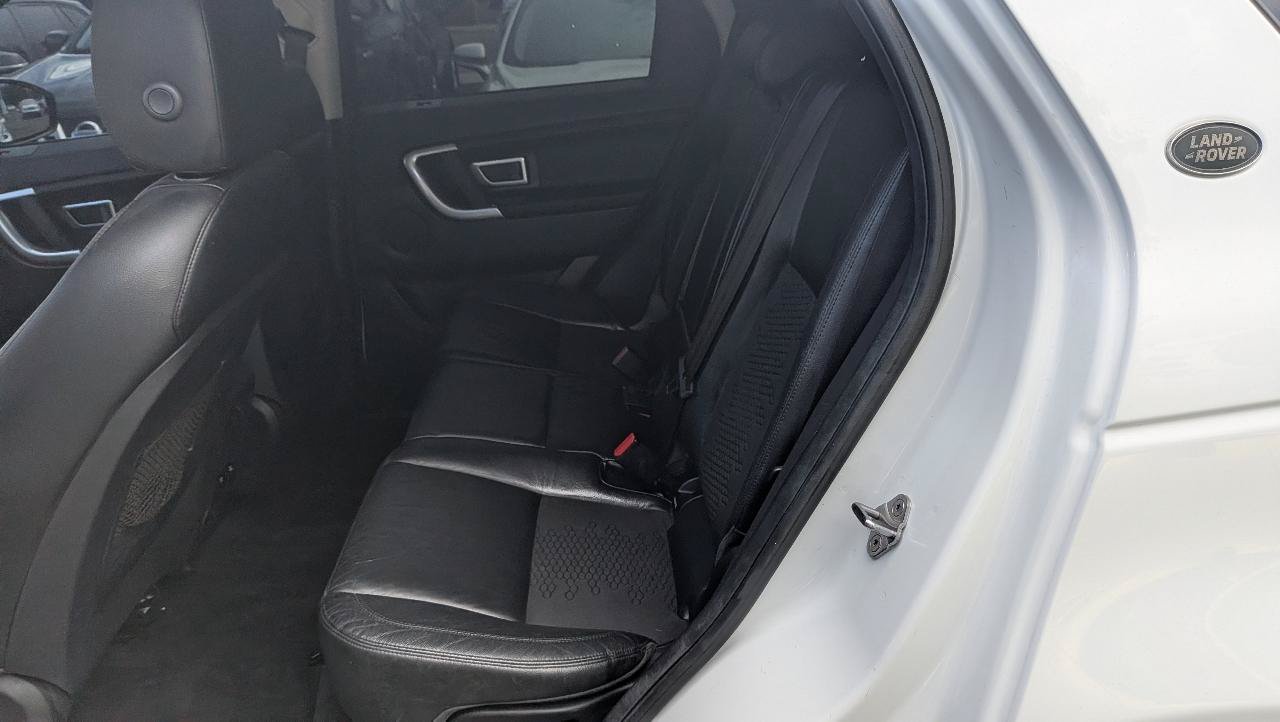 Used 2018 Land Rover Discovery Sport SE AWD/4WD image 8