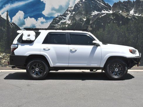 Used 2022 Toyota 4Runner Trail Special Edition AWD/4WD image 2