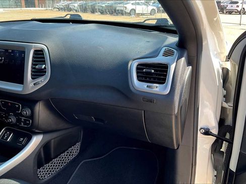 Used 2021 Jeep Compass Latitude image 23