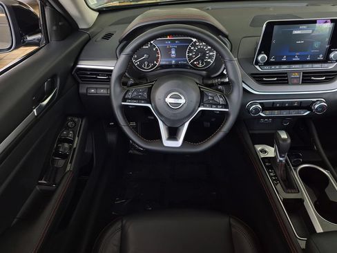 Used 2025 Nissan Altima 2.5 SR FWD image 23