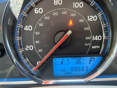 Used 2014 Toyota RAV4 Limited w/ Technology Package FWD image 10